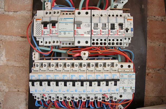 Le tableau électrique : Disjoncteurs, GTL, sectionneurs et autre