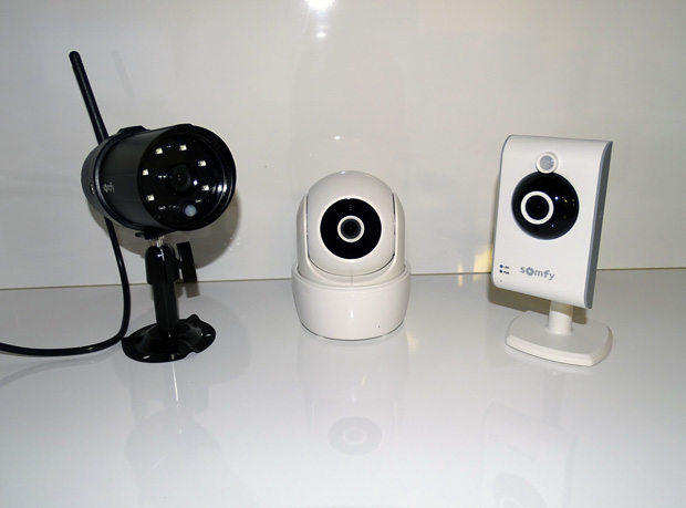 Trois caméras de sruveillance Somfy VisiDom au banc d’essai